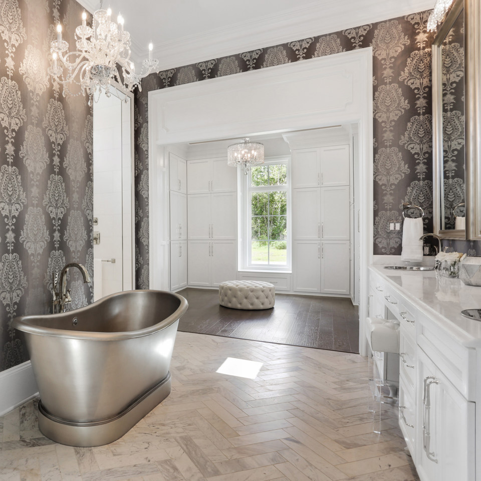 Style: Eudora Brighton Color: Bright White