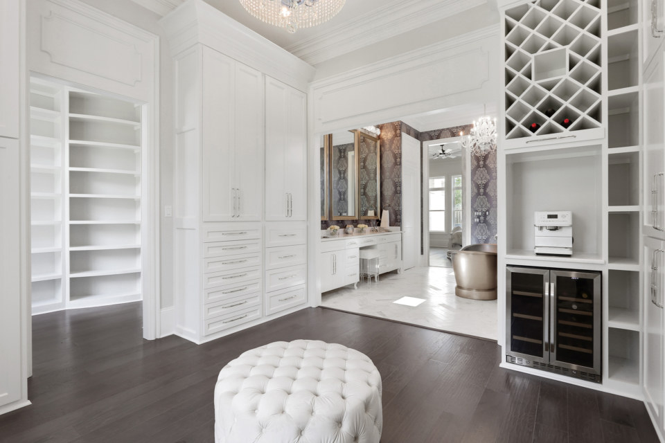 Style: Eudora Brighton Color: Bright White