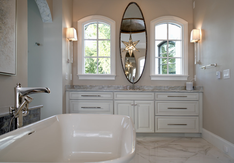 Style: Kith Savannah Color: Alabaster Brush Gray