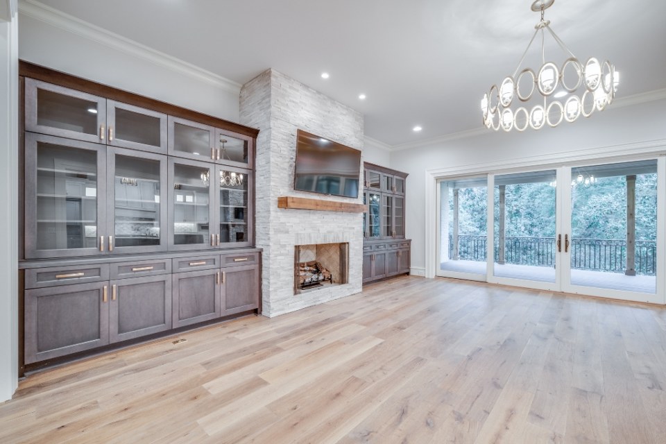 DOOR STYLE: Eudora Homestead II COLOR: Storm