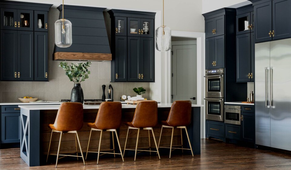 DOOR STYLE: Maple Salem II | COLOR: Midnight