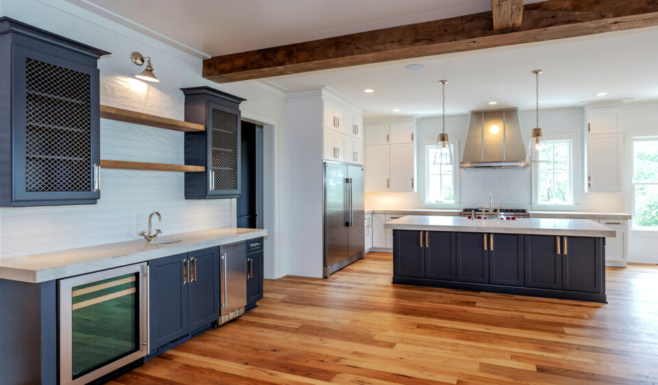 DOOR STYLE: Kith Benton COLOR: Midnight