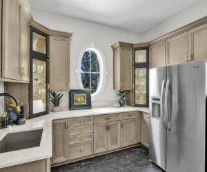 Kitchen Design Gallery Winner - Christie Stoll @kitchen_design_gallery  Door Style/Color: Carolina door in Maple Vintage Natural the hood/doors in Ebony  Photo by @kimlindseyphotography