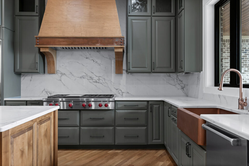 Door Style/Color: Jamestown in Maple Thunder / Toffee Created by Classic Cabinetry Designer: Juliet Braly Photography: Creative Revolver Builder: Cain Development
