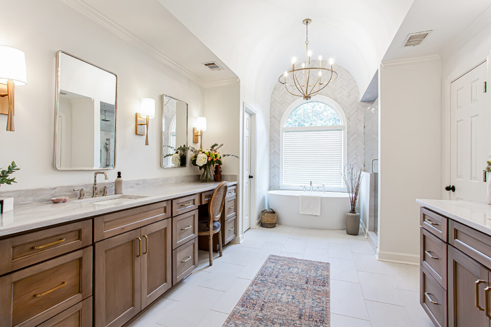 Created by Haggard Home Cabinetry & Design Photo by Teresa McGraw with JakSnap photography Door: Shaker door in Maple Natural Vintage